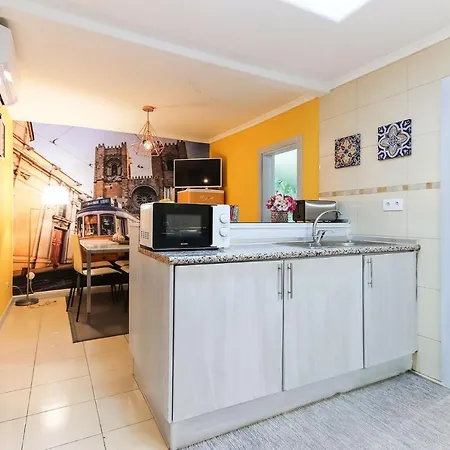 Downtown Traditional By Homing Apartmán