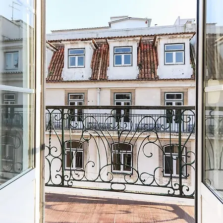 Downtown Traditional By Homing Apartman *